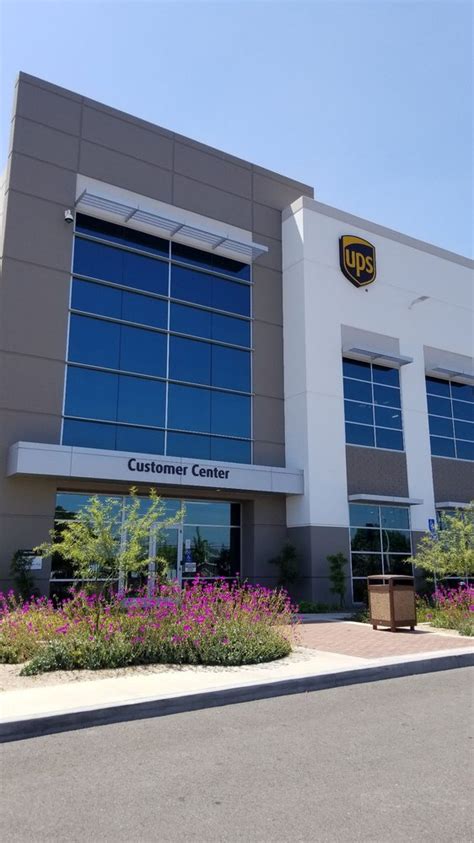 UPS Customer Center in LOS ANGELES .